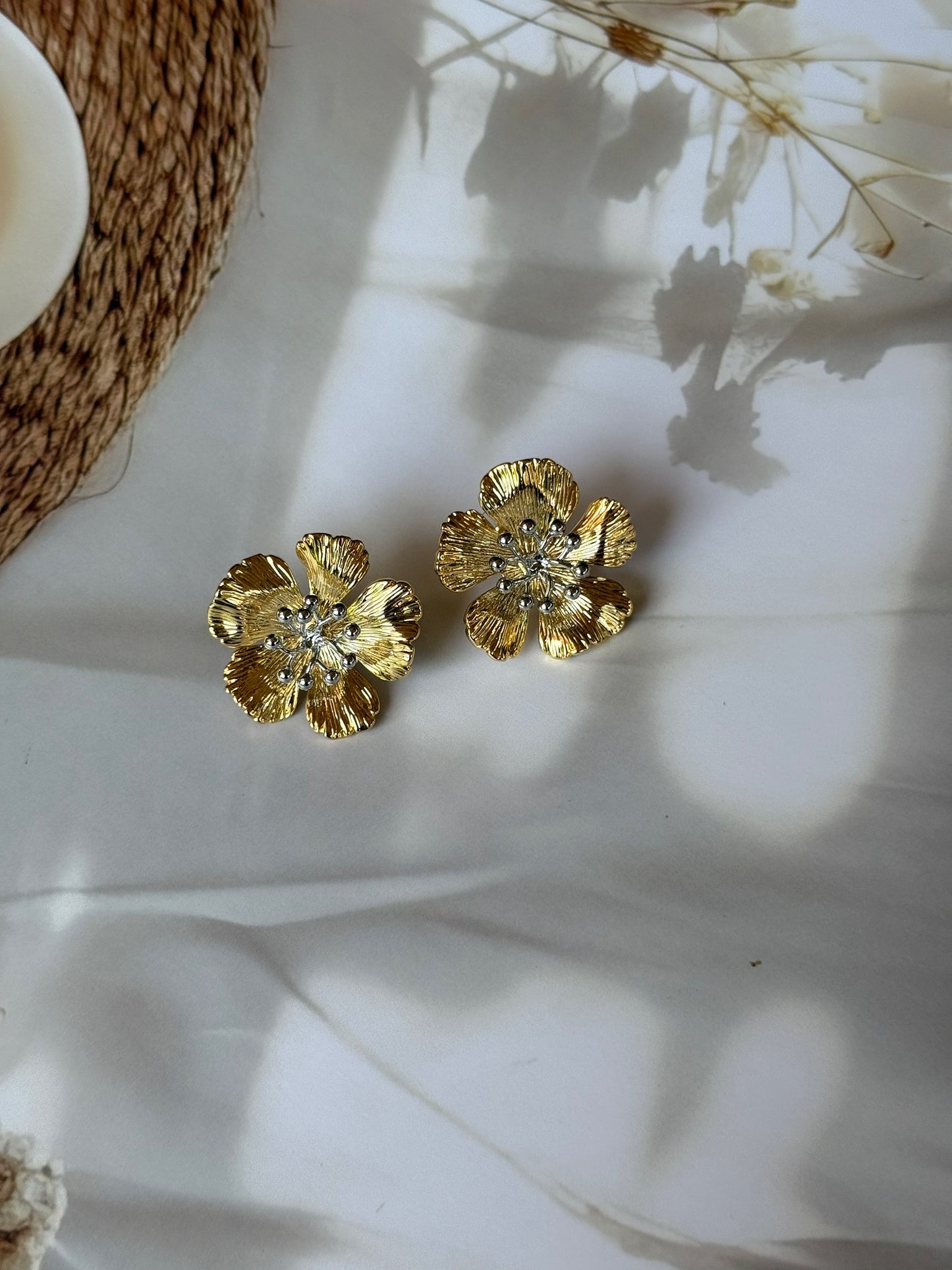 Golden Petal Dust